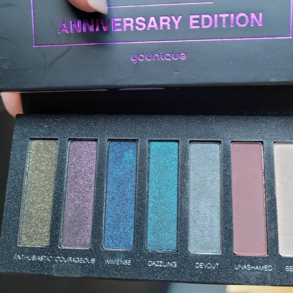 Younique Addiction Shadow Palette Anniversary Edition